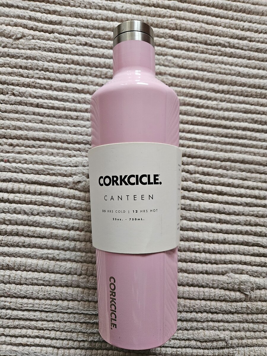 Nová růžová termoska Corkcicle