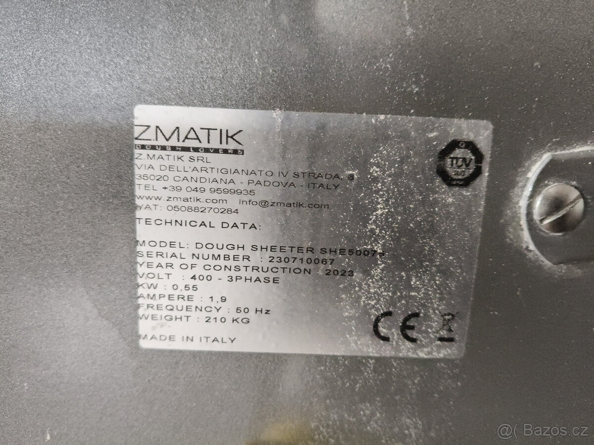 Prodám profesionální hnětač těsta.