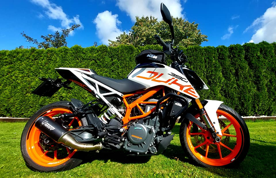 Prodám KTM Duke 390, r.v. 2020 snížená + spousta doplňku