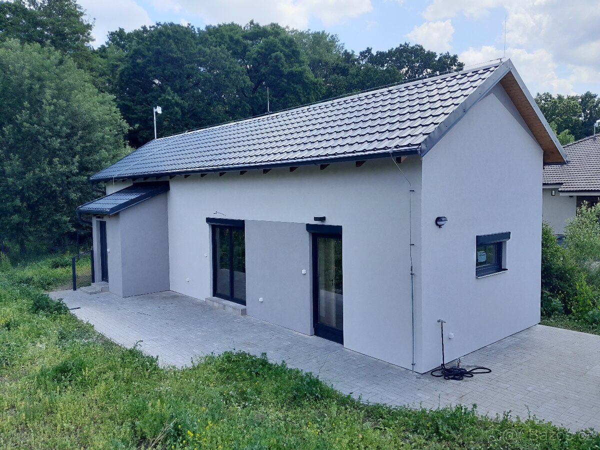 VYROBÍME MOBILNÍ CELOROČNÍ NÍZKOENERGETICKOU DŘEVOSTAVBU