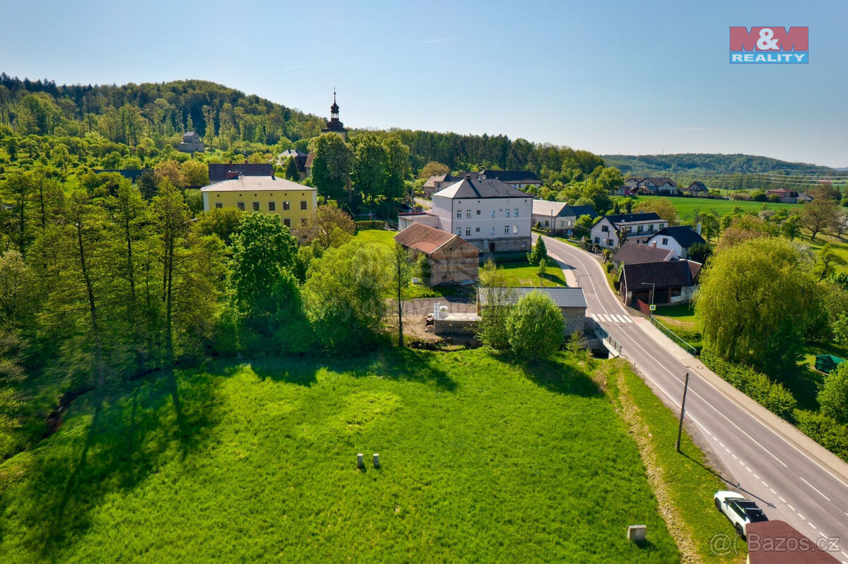 Prodej zasíťovaného pozemku k bydlení 1000 m², Lanžov