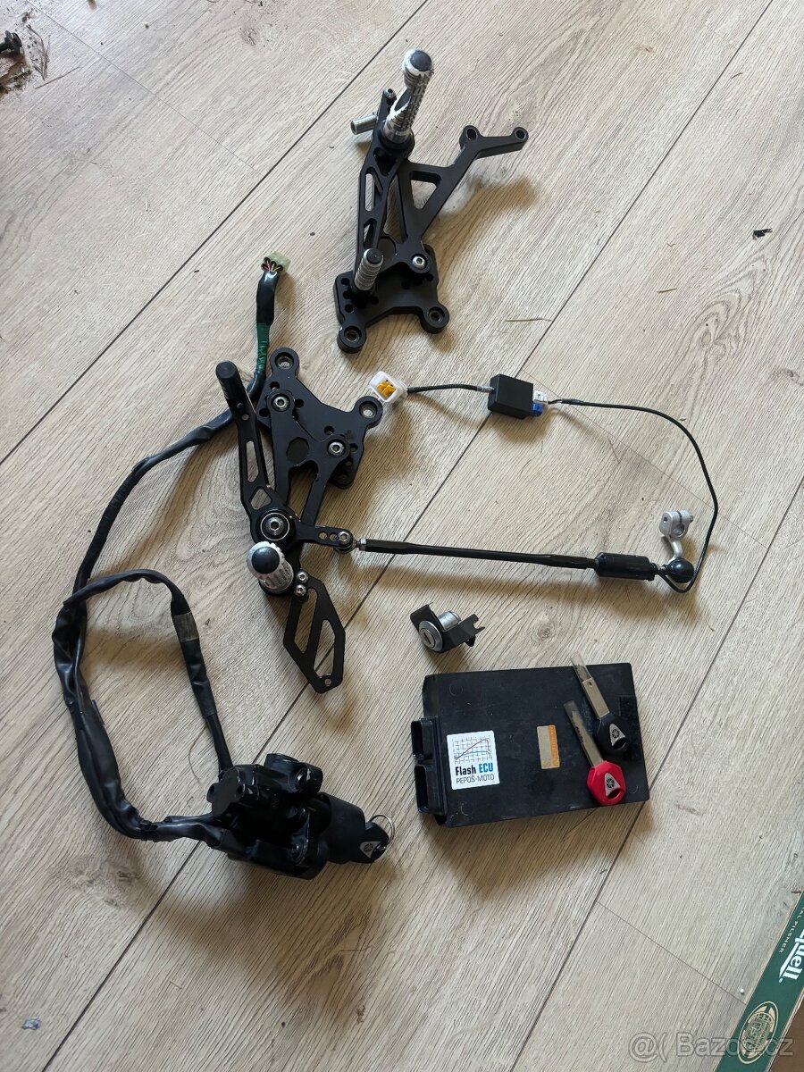Prepakovani,QS,sada zamku a jednatka na Yamaha R1 07-08 Rn19