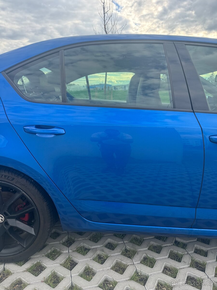 PRODAM DVEŘE PRAVÝ ZADNÍ ŠKODA OCTAVIA 3 2016