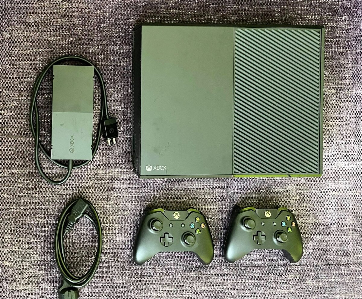 Microsoft XBOX ONE CONSOLE + 2x ovladač