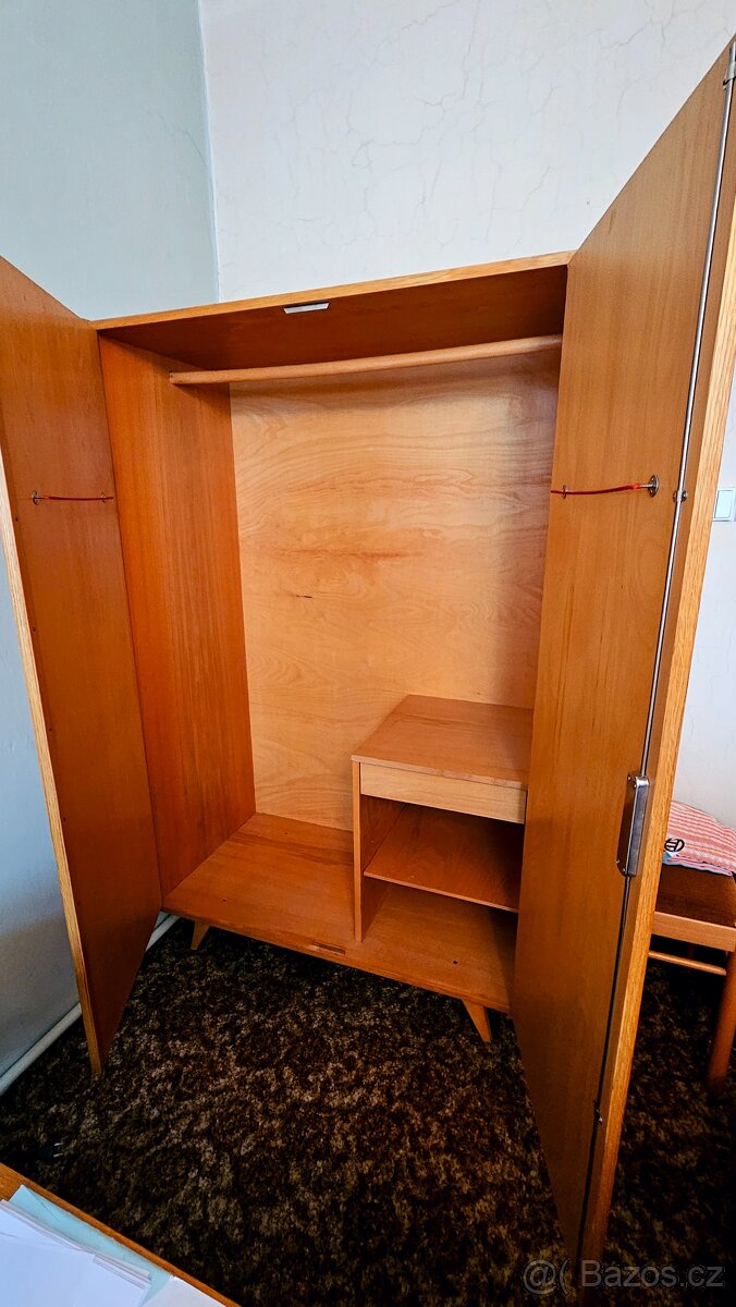 retro šatní skříň 2 ks