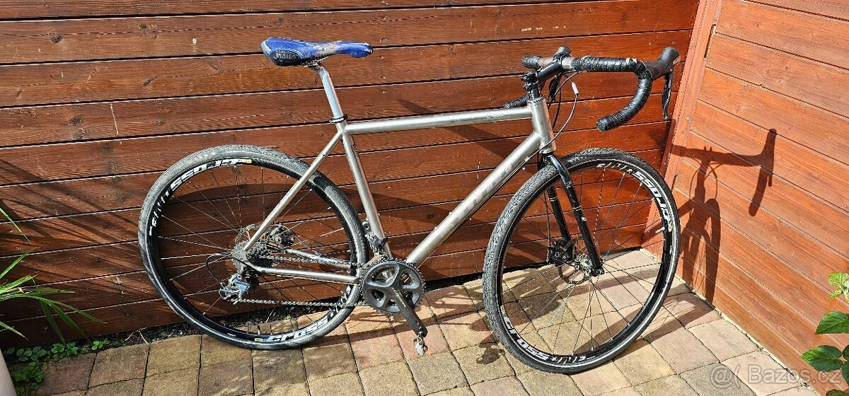 Kona Rove Titanium (touringove kolo)