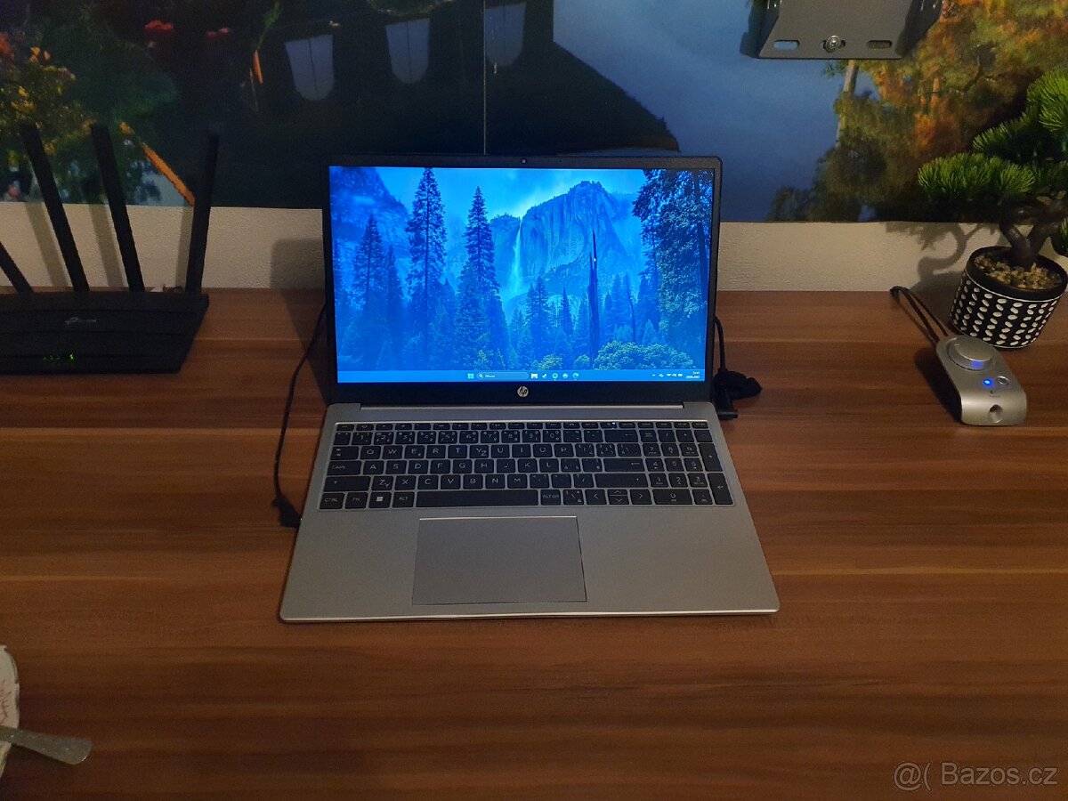Měsíc starý notebook HP Ryzen 5