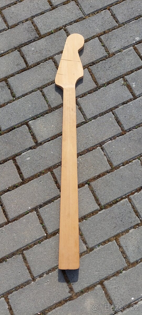 Prodám na krk na baskytaru
