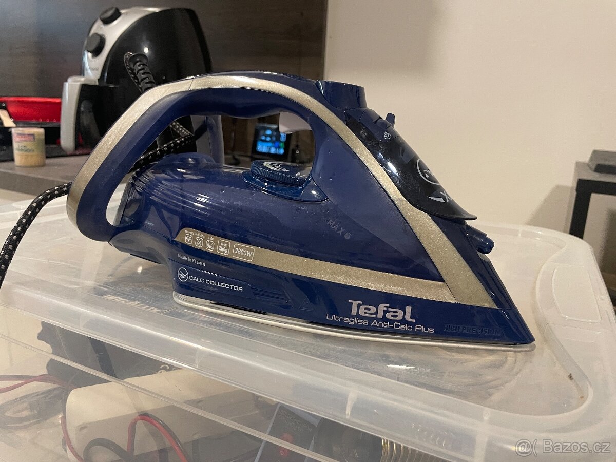 Tefal FV6830E0 Ultragliss Anti-Calc Plus - žehlička