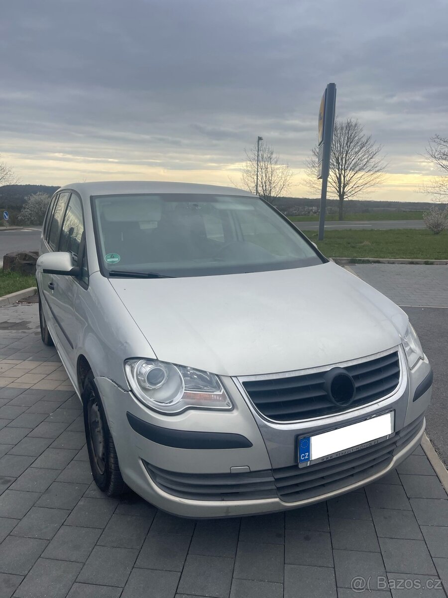 Volkswagen Touran 2.0D EcoFul, na splátky bez registru