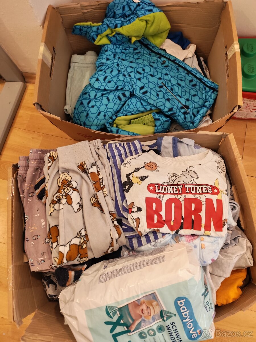 Prodám dvě krabice dětského oblečení