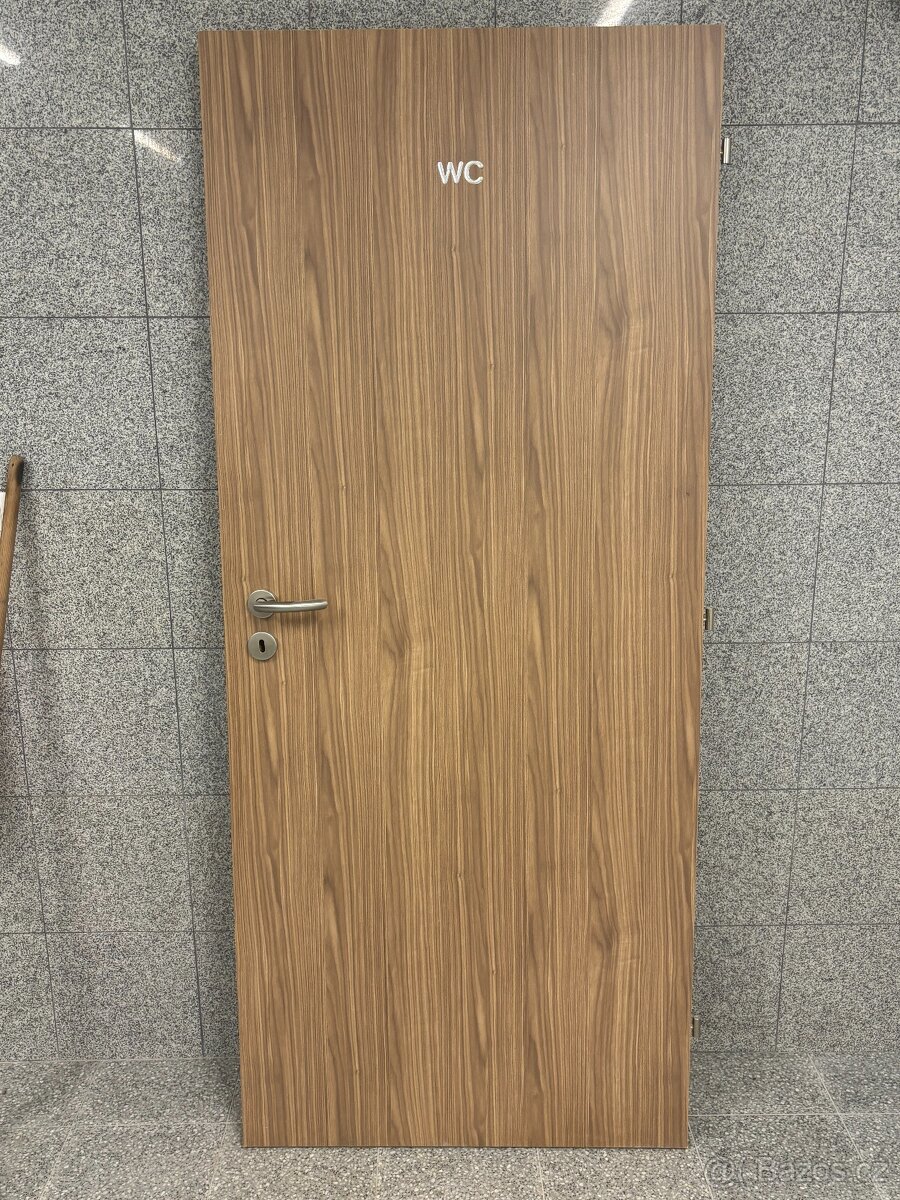 Prodám interiérové dveře 80 cm – pravé