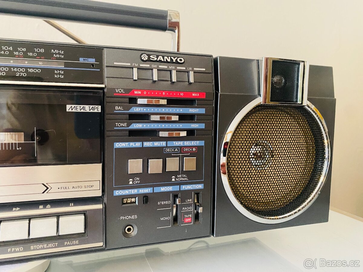 Radiomagnetofon Sanyo M-W22LU, rok 1985