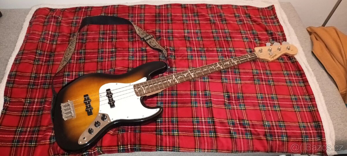 Baskytara Squier Jazz Bass