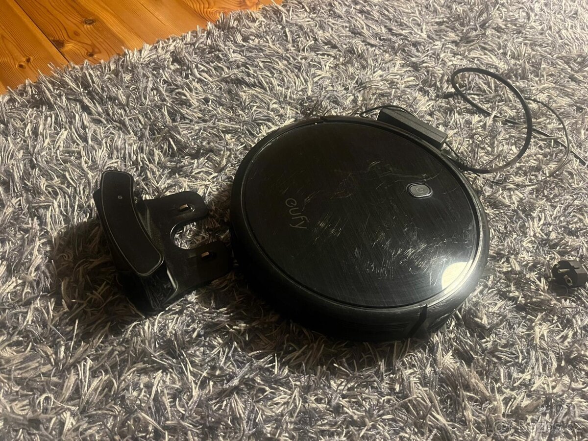 Prodám robotický vysavač Eufy – starší model