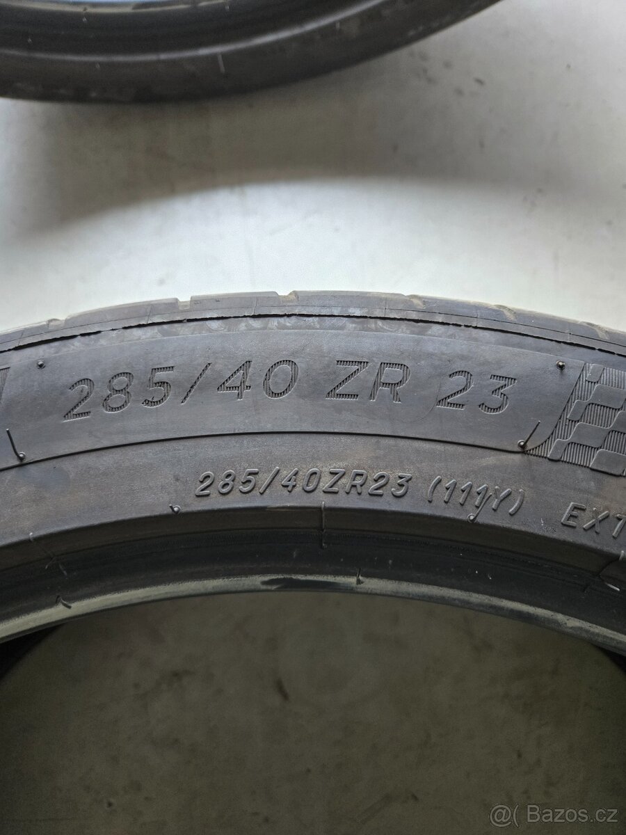 285/40R23