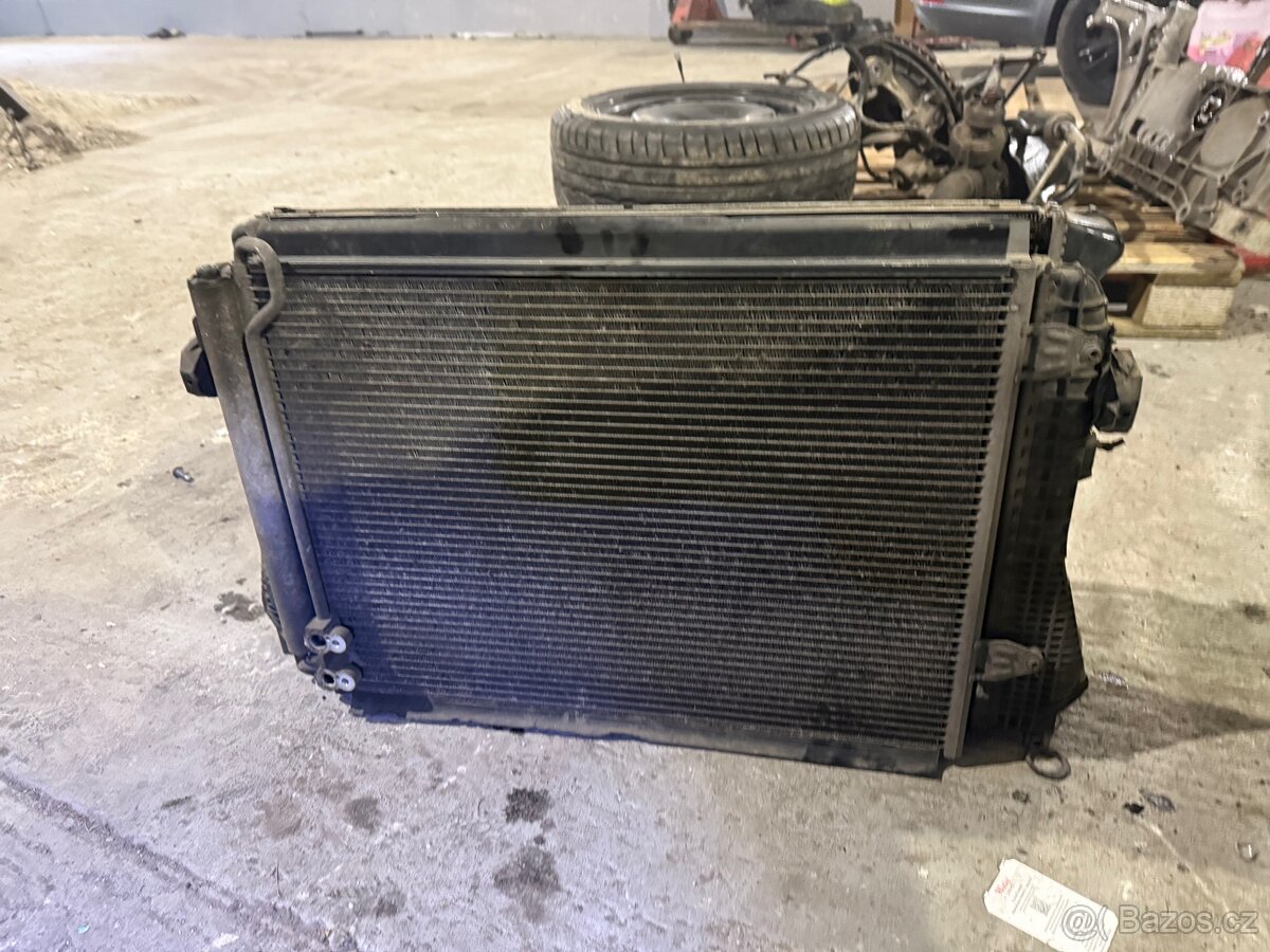 Chladičová stěna Passat B6