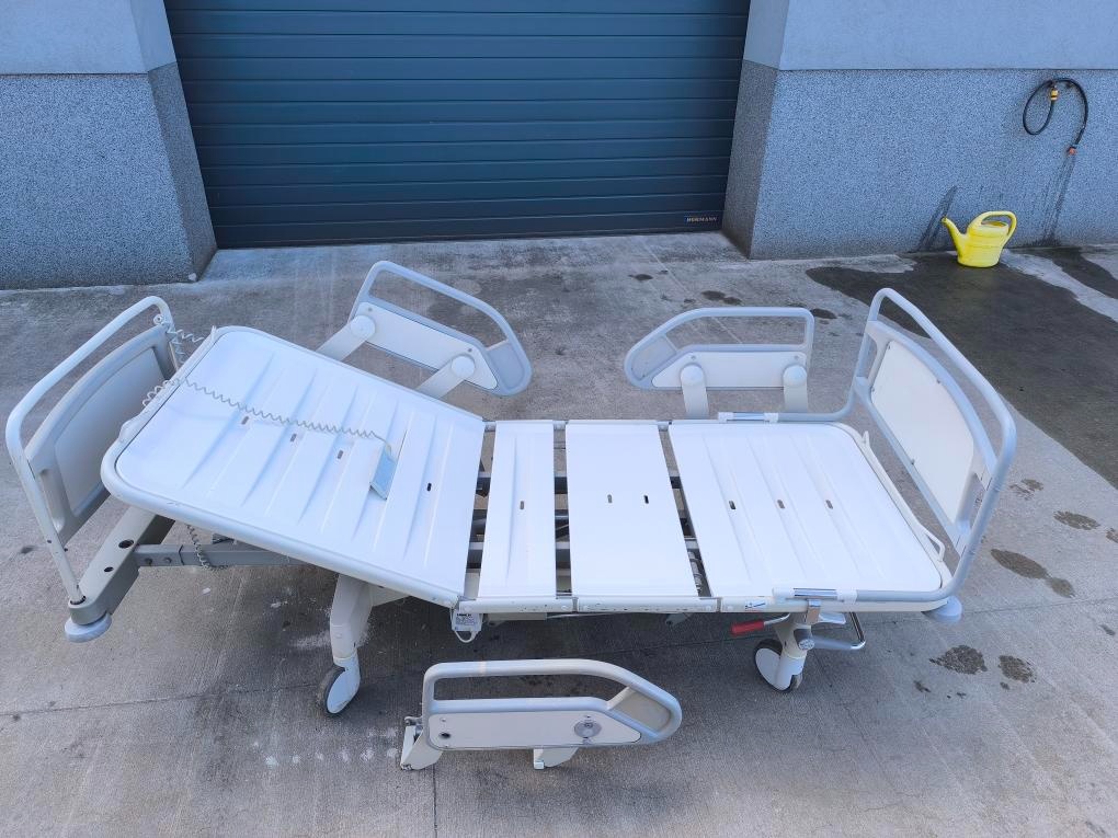 Zdravotní polohovací postel