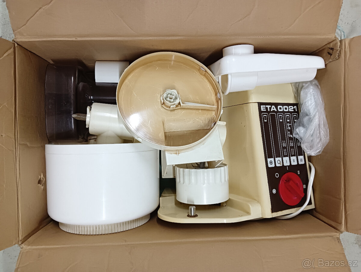 Kuchyňský robot ETA 0021 s regulací + příslušenství