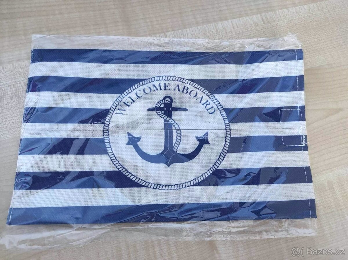 Nový textilní námořnický zásobník na kapesníčky