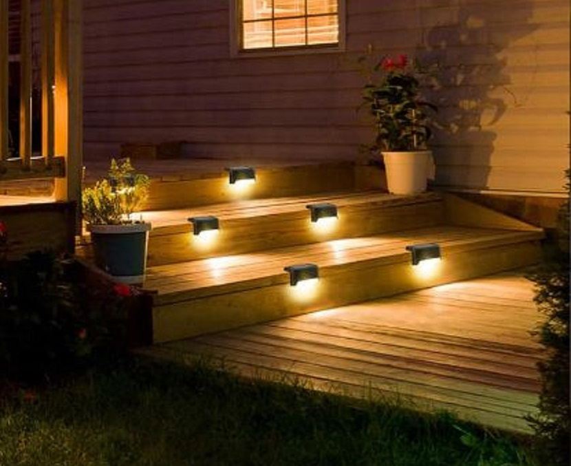 4-dílná sada LED solárních zahradních svítidel