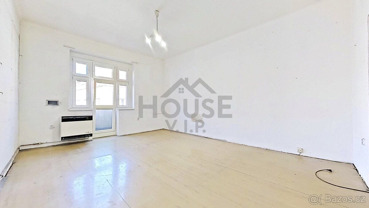Prodej bytu 1+kk, 35 m2 s balkonem a sklepem – Praha 10, Str