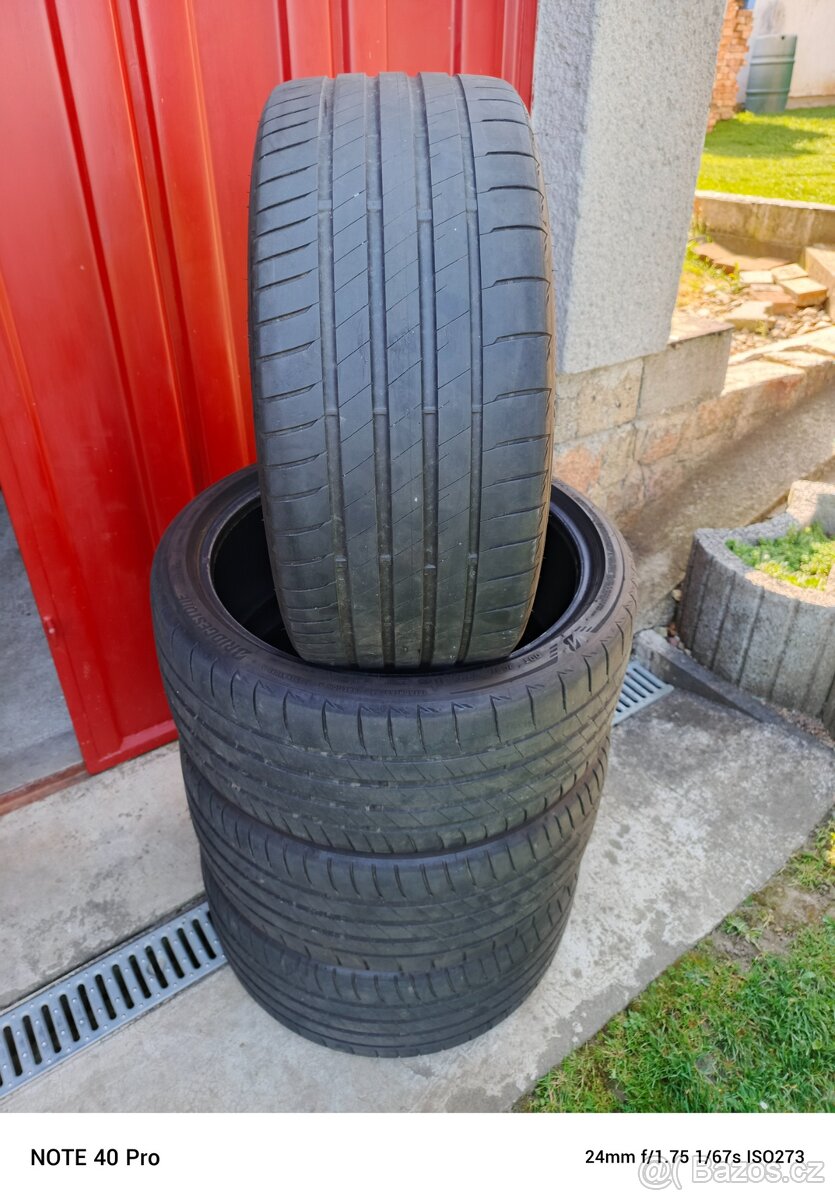 Pneu Bridgestone 235/35/19 letní