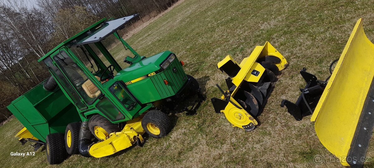 Traktor John Deere - prislusenstvi