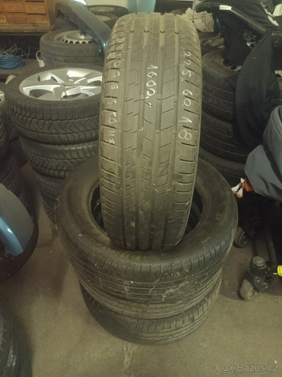 225/60/18 Bridgestone