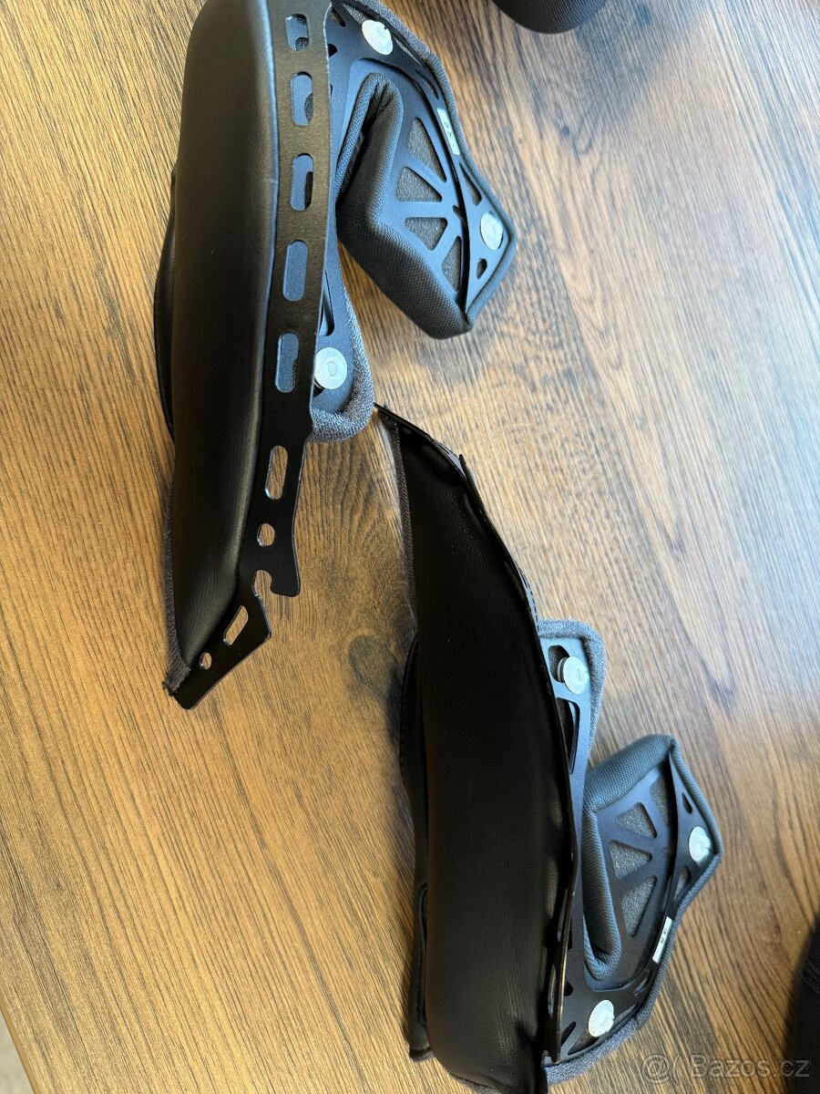 Vycpávky lícnice Shoei Neotec III