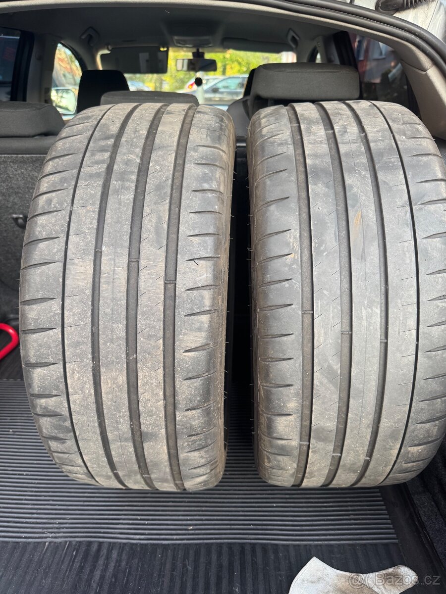 235/40R19