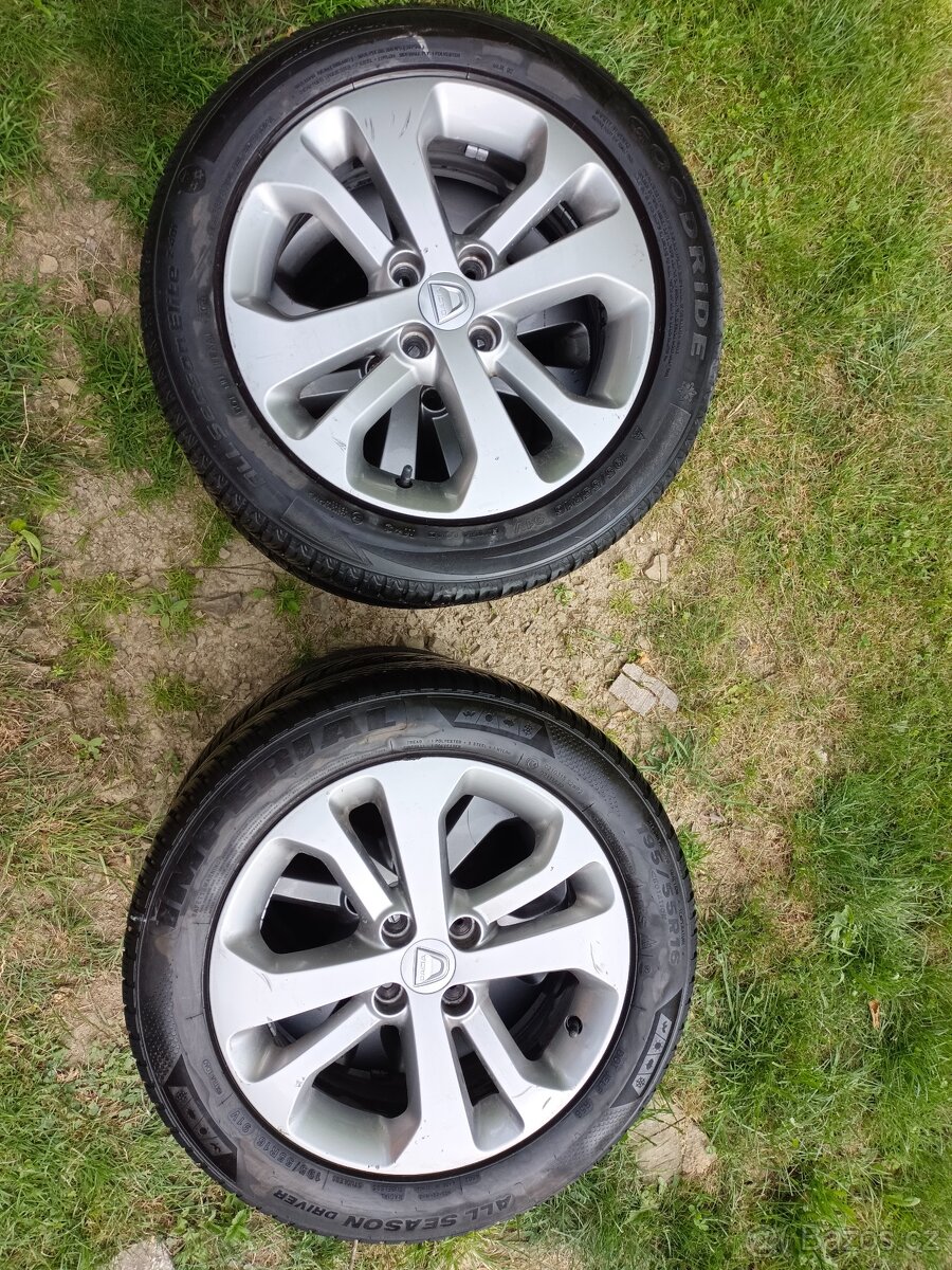 Celoroční pneumatiky 195/55 R16 91V na Alu discich DACIA