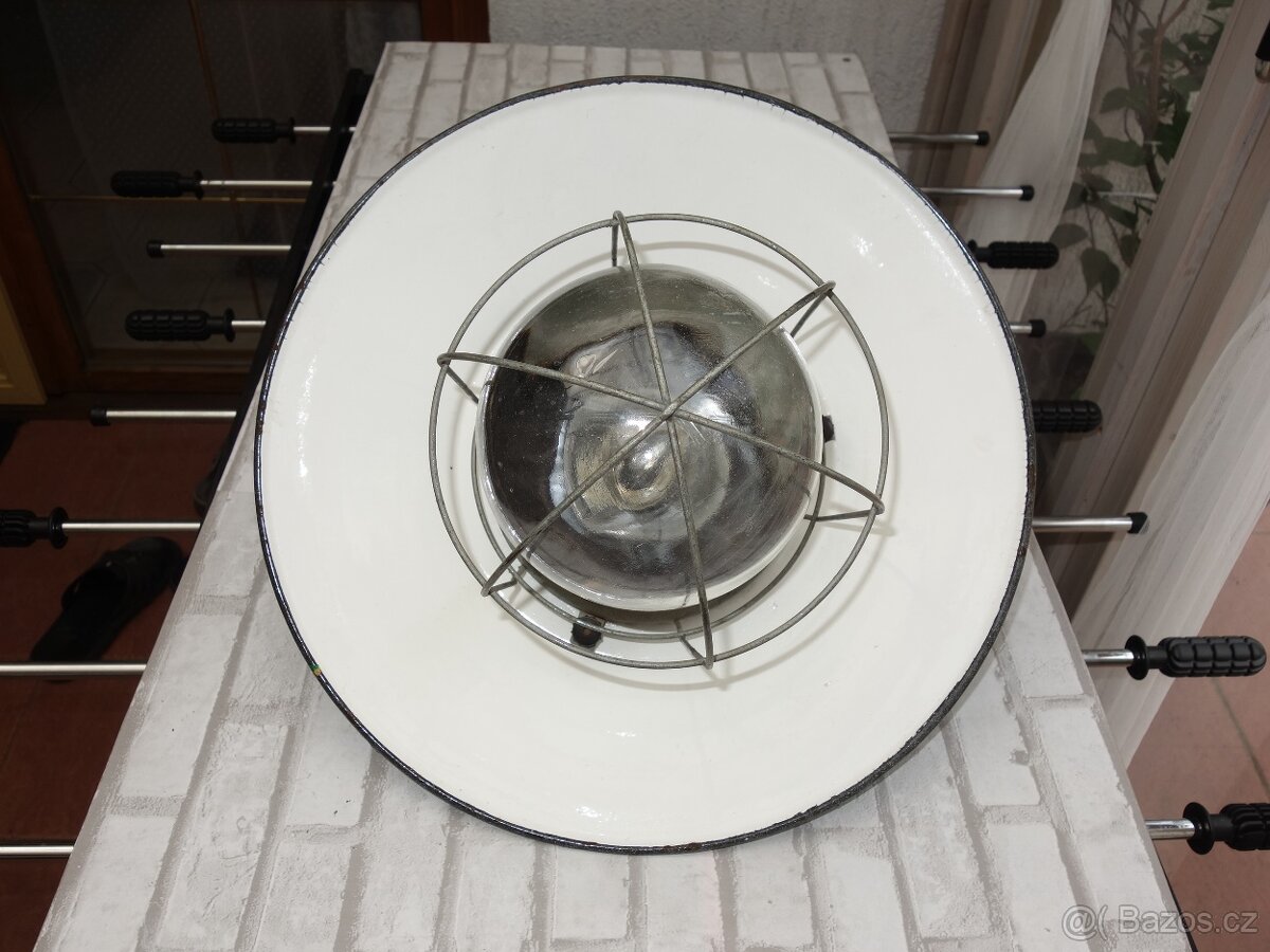 Industriální lampa veliká, boční přidělání