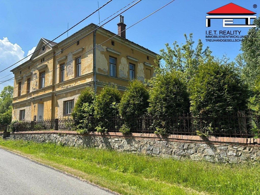 Prodej rodinného domu, 750 m2 s velkou zahradou - Javorník -