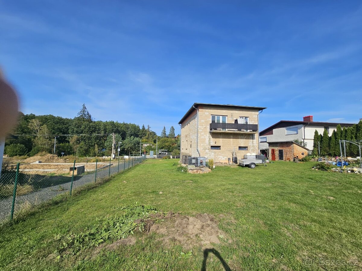Dvougenerační dům na pozemku 1750 m2, Ládví - Kamenice