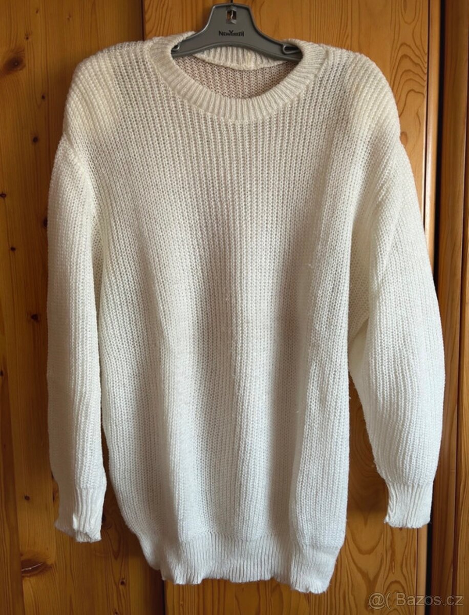 Bílý svetr oversize