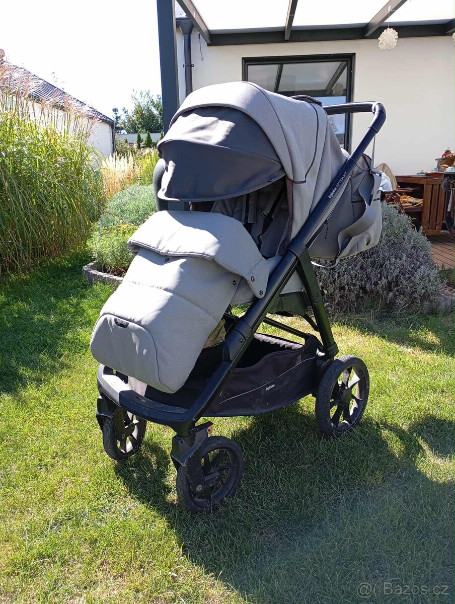Kočárek s příslušenstvím