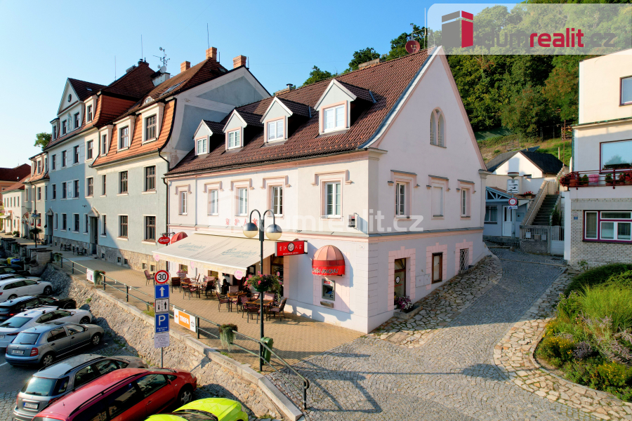 K prodeji, víceúčelový objekt s restaurací, bytem, ubytování