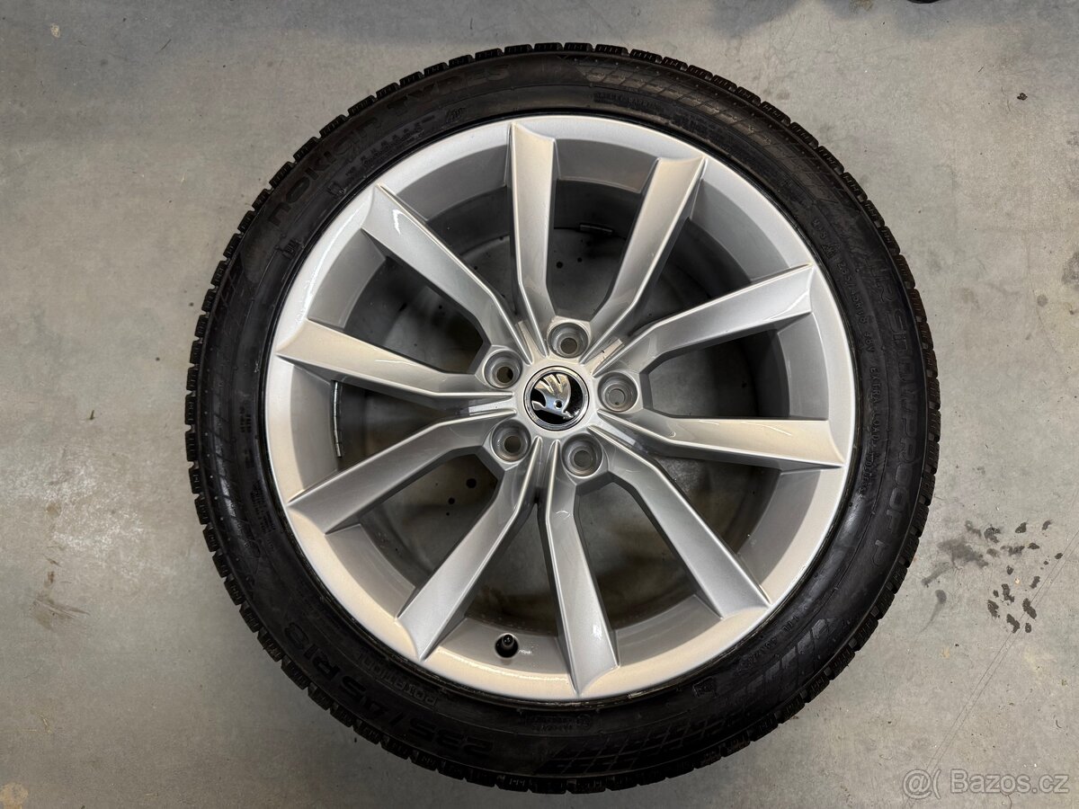 235/45 R18 98V Kompletní originální ALU sada Škoda Superb