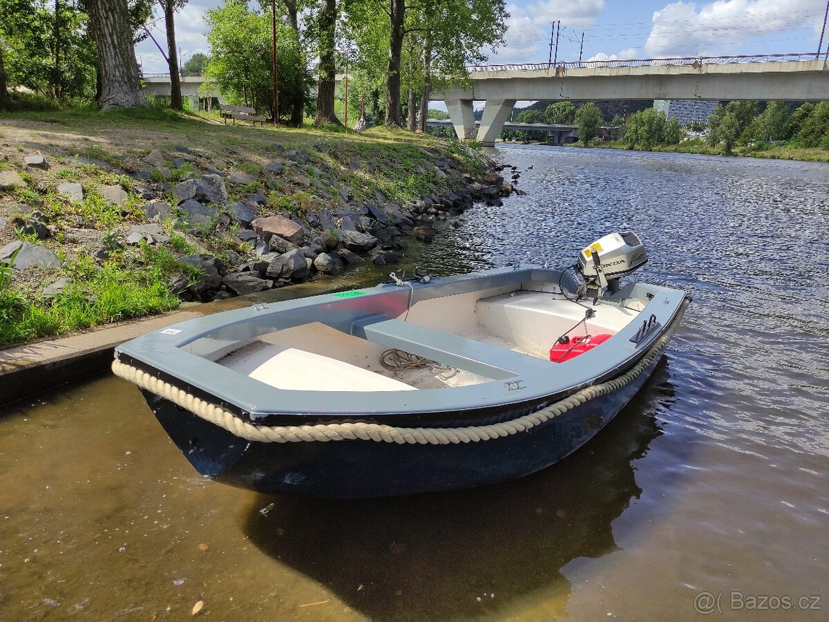 Motorový člun 3,6 m + Honda 5 HP