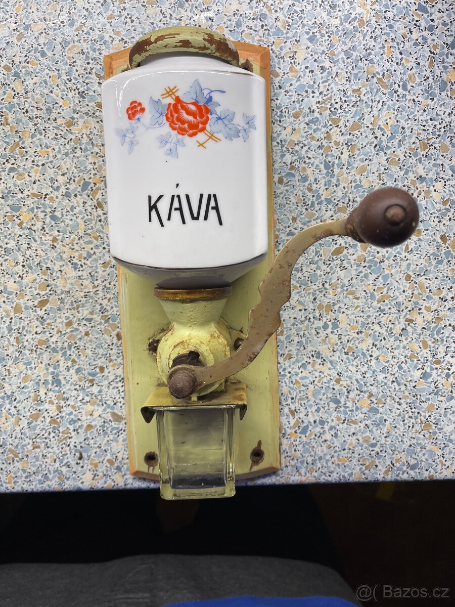 Prodám nástěnný mlýnek na kávu