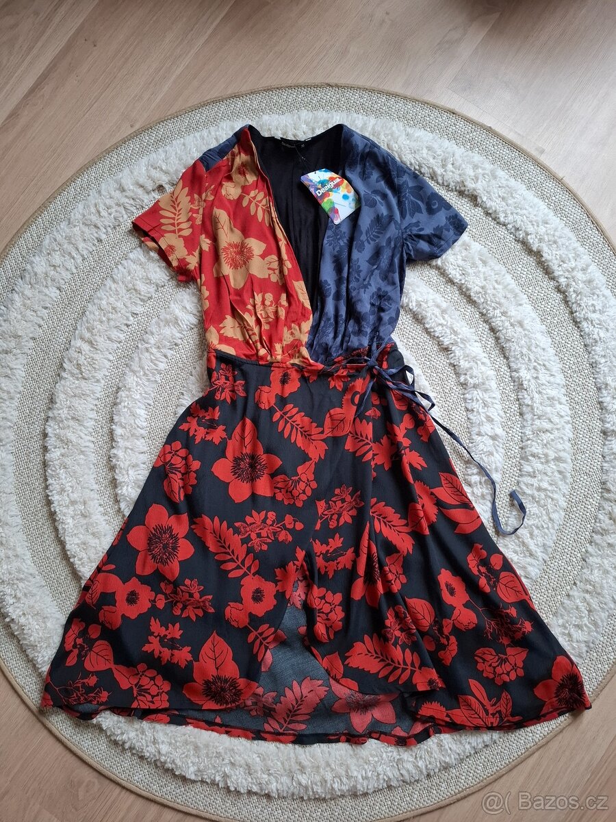 Zavinovací šaty Desigual