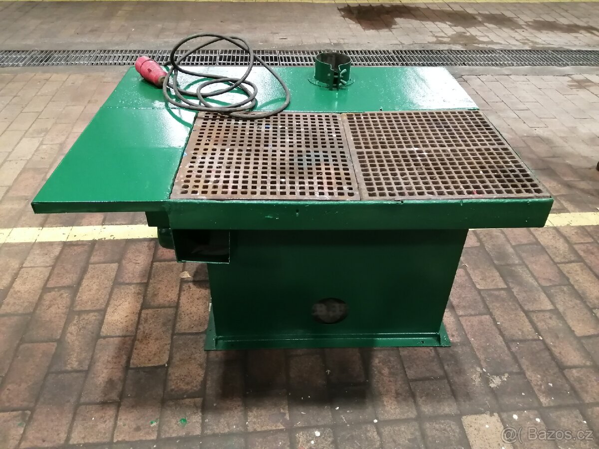 Svářecí / svařovací stůl s odtahem