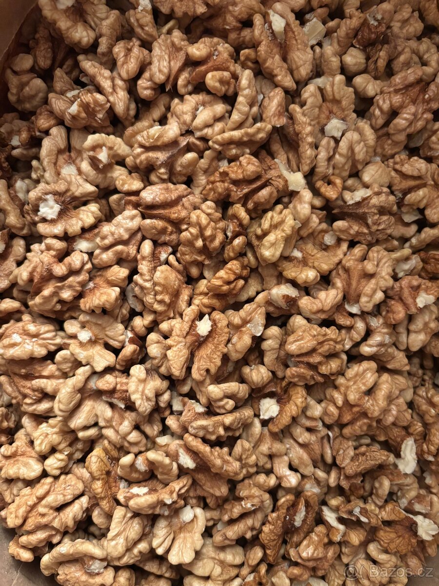 PRODÁM LETOŠNÍ LOUPANÉ VLAŠSKÉ OŘECHY