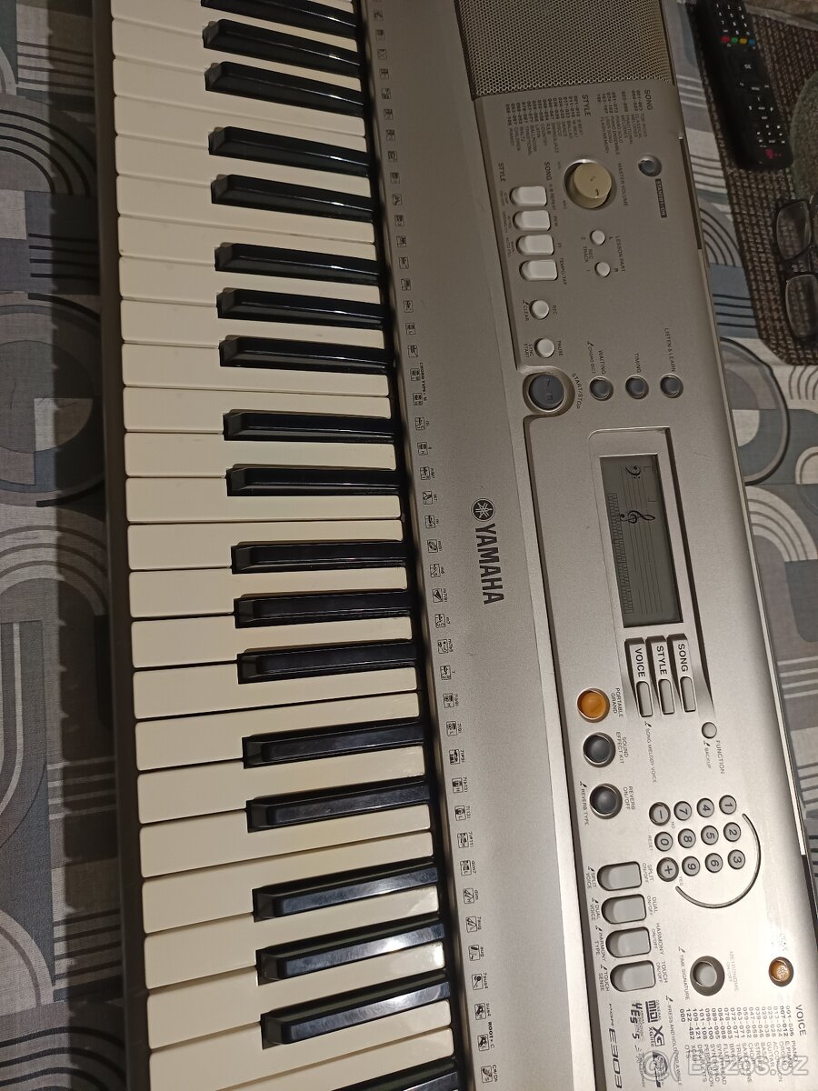 Prodám klávesy Yamaha PSR E303