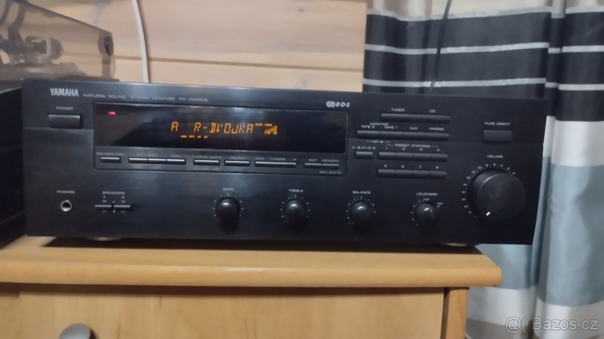 Stereo receiver YAMAHA 2 x 70 wattů
