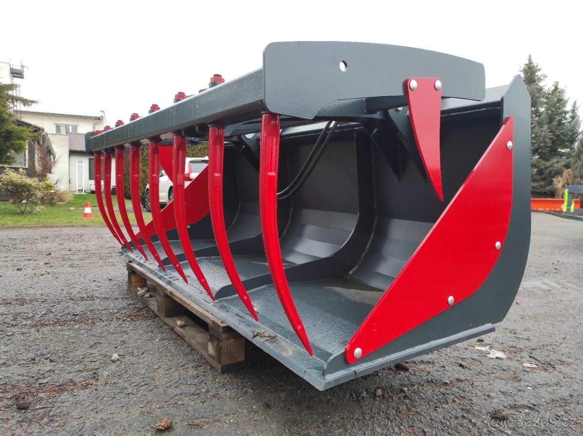 Lopata s přídavným drapákem - přidržovačem