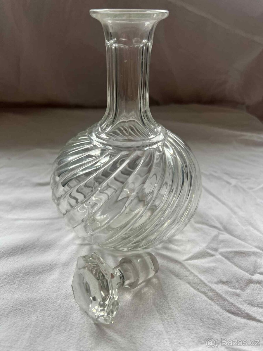 Křišťálová karafa
