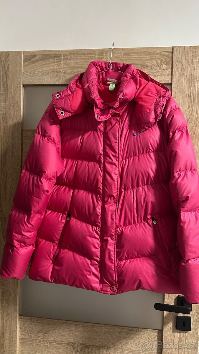 Pérová bunda nike
