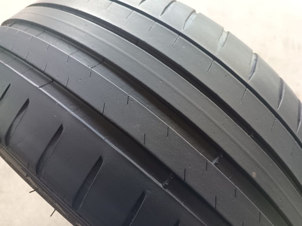 225/40 R18 MICHELIN (0221)